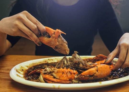 Lạc vào 'thiên đường' cua Cà Mau tươi ngon 'ăn là mê' giữa lòng Sài Gòn